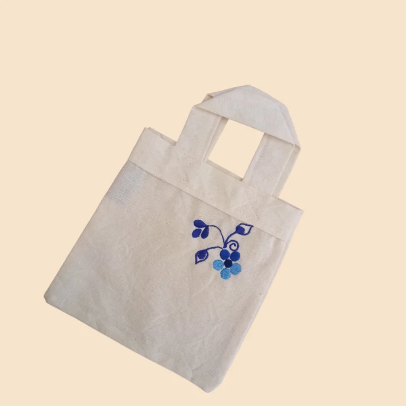 Bolsa pequeña de lienzo boradada - flor azul